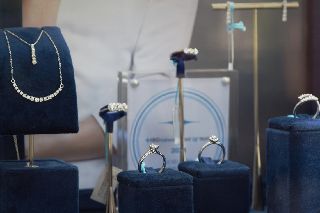 Amin Luxury, la tua linea di diamanti certificati.