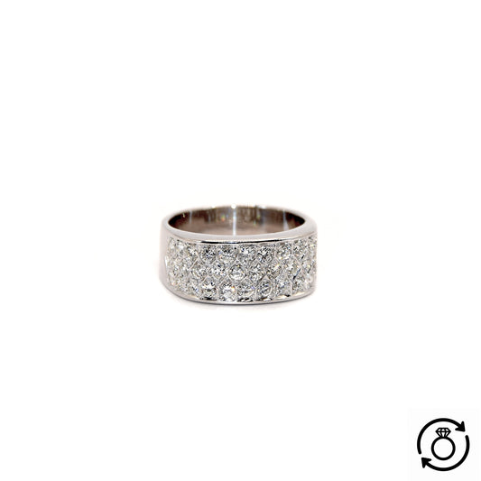 Anello fascia in oro bianco 18k con pavè di diamanti