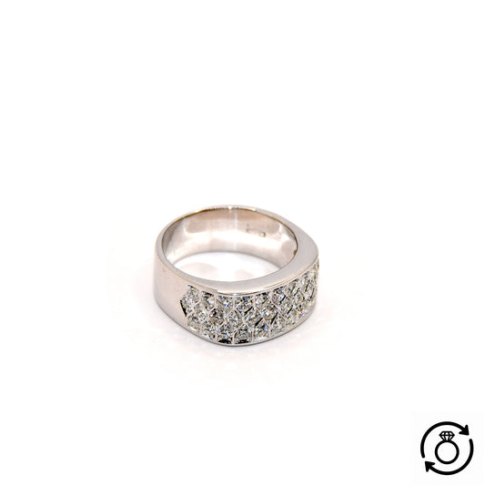 Anello fascia in oro bianco 18k con pavè di diamanti