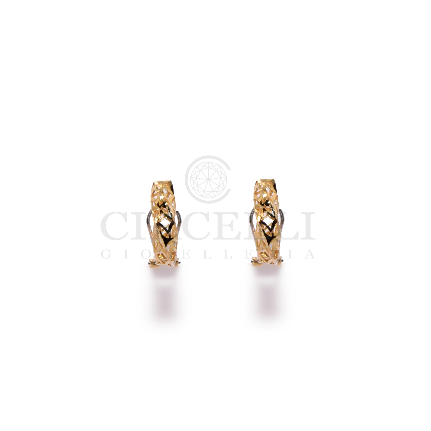 Orecchini a lobo in oro giallo 18kt a semicerchi composti da 5 fili Orecchini a lobo in oro giallo 18kt a semicerchi composti da 5 fili