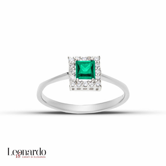 Bague en or 18 carats avec pierre verte