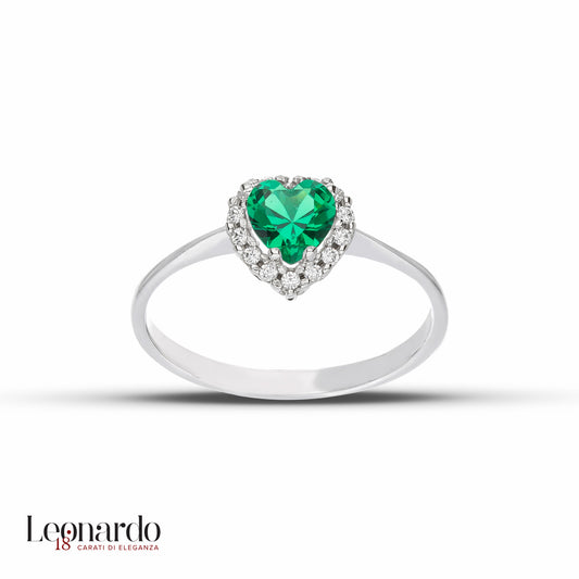 Bague en or 18 carats avec pierre verte en forme de cœur
