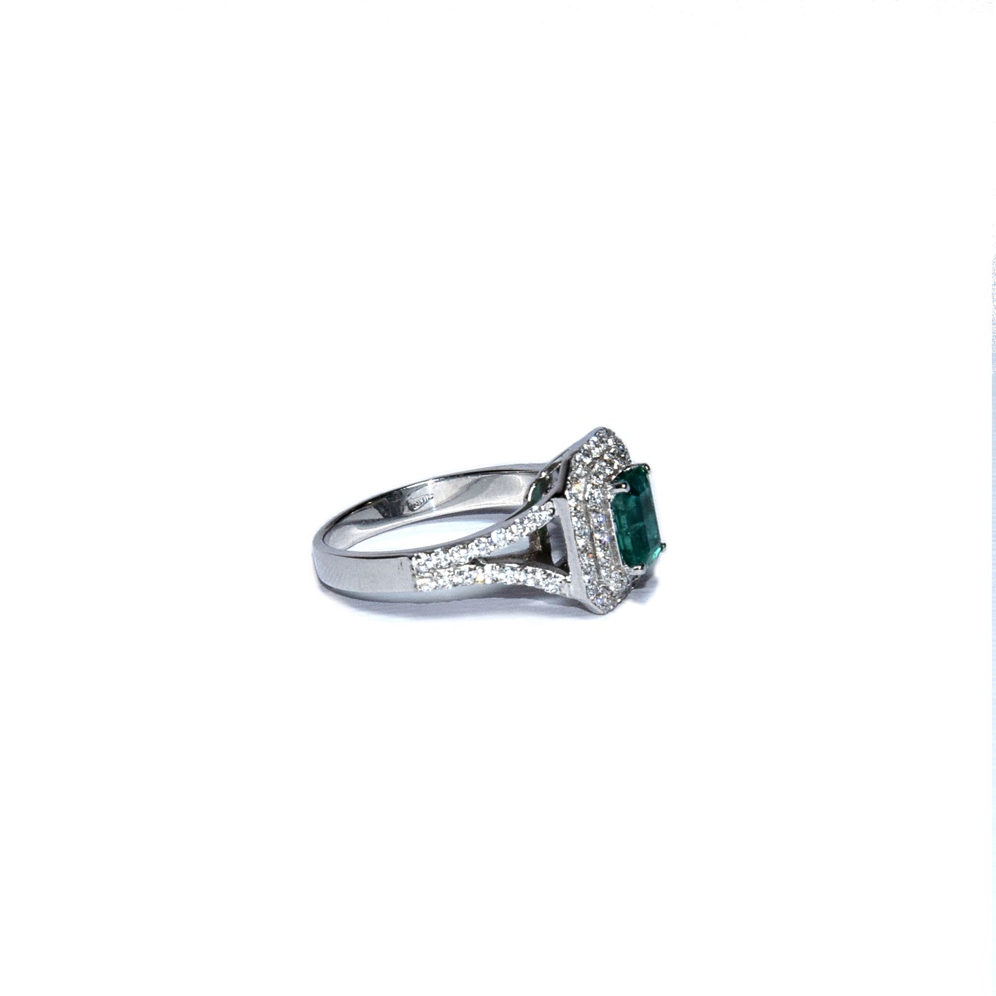 Anello smeraldo e diamanti in oro bianco 18k